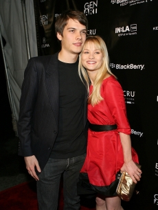 Josh Janowicz and Emilie de Ravin arrive at the Gen Art’s ‘Fresh Faces in Fashion’ at the Barker Hanger on October 13, 2006 in Los Angeles, California