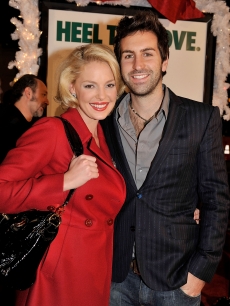 Katherine Heigl and husband Josh Kelley arrive at the premiere of  ‘Marley & Me’ on December 11, 2008 in Westwood, California