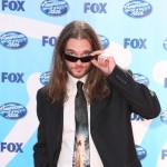 ‘American Idol’ rocker Bo Bice keeps an eye out on the red carpet