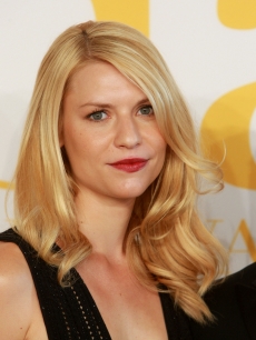 Claire Danes attends the 2009 CFDA Fashion Awards at Alice Tully Hall, Lincoln Center on June 15, 2009