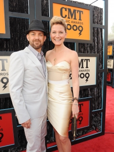 Kristian Bush and Jennifer Nettles of Sugarland attends the 2009 CMT Music Awards at the Sommet Center on June 16, 2009 in Nashville