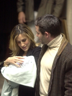 Matthew Broderick and wife Sarah Jessica Parker with their newborn son, James Wilke Broderick, leaving Lennox Hill Hospital November 1, 2002 in NYC