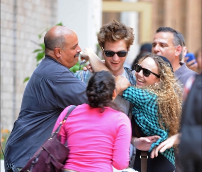 Robert Pattinson on location for ‘Remember Me’ on the streets Manhattan on June 15, 2009
