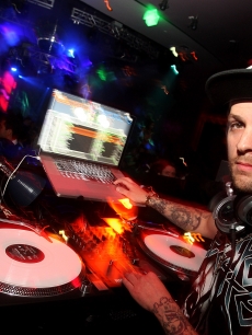 Joel Madden hits the DJ decks at Prive in Las Vegas on June 19, 2009