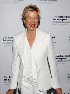 Annette Bening is a vision in white at the launch of The Actors’ Fund ‘Responding To Essential And Evolving Needs’ campaign on June 22, 2009 in New York City