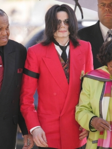 Joe Jackson with son Michael and wife Katherine in 2005