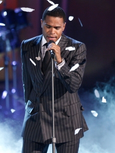 Maxwell sings at the BET Awards in LA on June 28, 2009