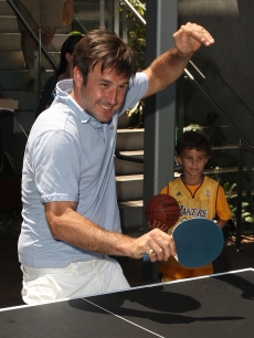 David Arquette enjoys some ping pong during the EB Medical Research Foundation picnic in Malibu on June 28, 2009 