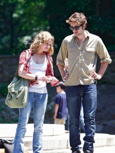 Emilie de Ravin and Robert Pattinson film ‘Remember Me’ on the streets of NYC, June 30, 2009