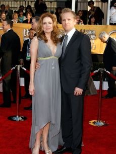 Jenna Fischer and Lee Kirk arrive to the 2009 Screen Actors Guild Awards in Los Angeles on January 25, 2009