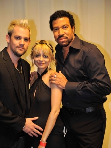Joel Madden and Nicole Richie pose with Lionel Richie backstage during Michael Jackson’s public memorial service held at Staples Center on July 7, 2009 in Los Angeles