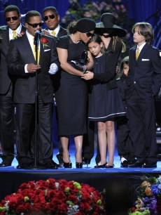 Marlon Jackson speaks on stage with the Jackson family during the memorial service for Michael Jackson at the Staples Center in Los Angeles, Tuesday, July 7, 2009 (pool photo: AP)