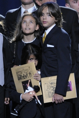 Paris, Prince Michael Jackson I and Blanket appear on stage for their father, Michael Jackson’s, memorial at the Staples Center, July 7, 2009 (pool photo: AP)