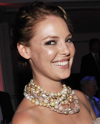 Katherine Heigl is all smiles at the LA premiere of ‘The Ugly Truth’ at the ArcLight Hollywood on July 16, 2009