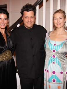 Angie Harmon, Issac Mizrahi, Kelly Rutherford, and Kerry Washington strike a pose during the QVC Style Dinner in the Hamptons on July 31, 2009